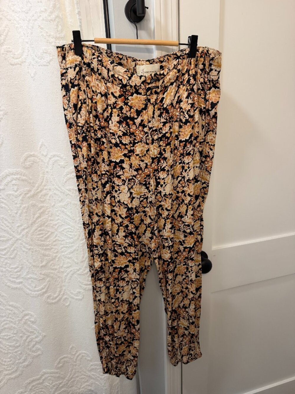 Floral anthropologie pants